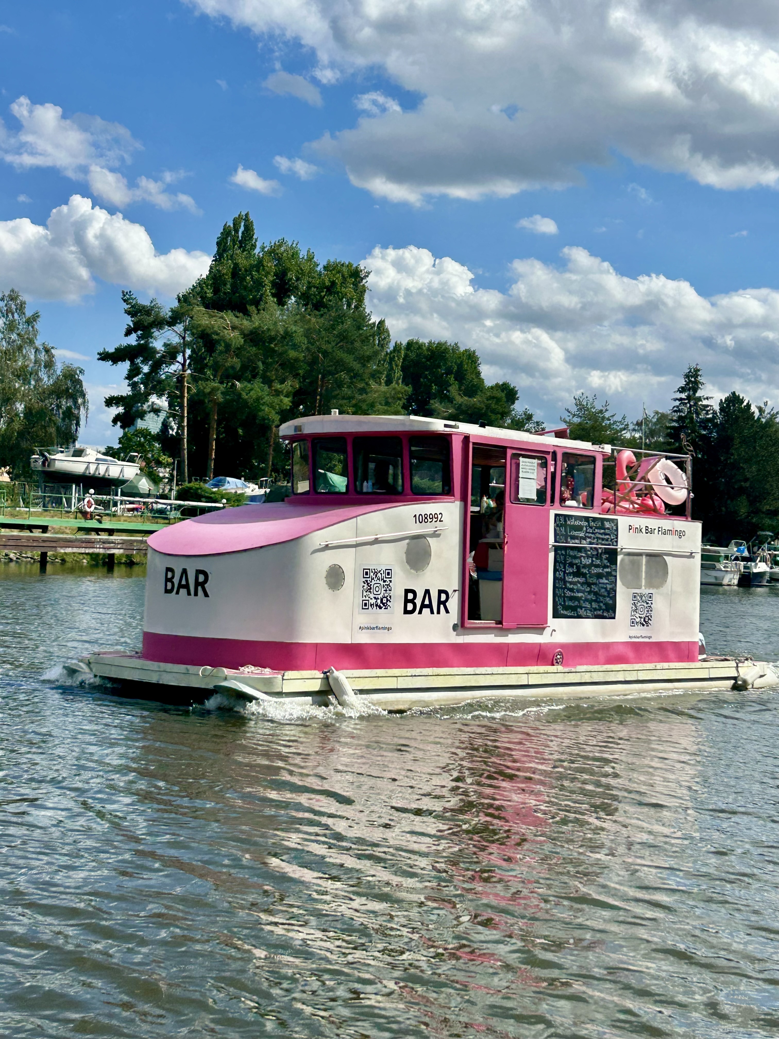Pink bar Flamingo Praha Vltava Pink bar Flamingo Praha Vltava